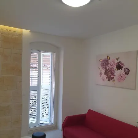 Olea Apartment *