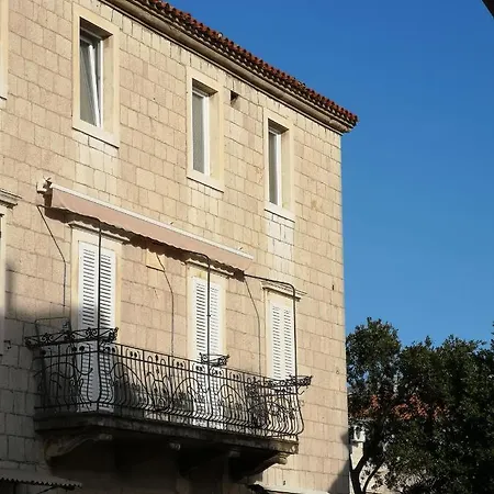 Olea Kastela